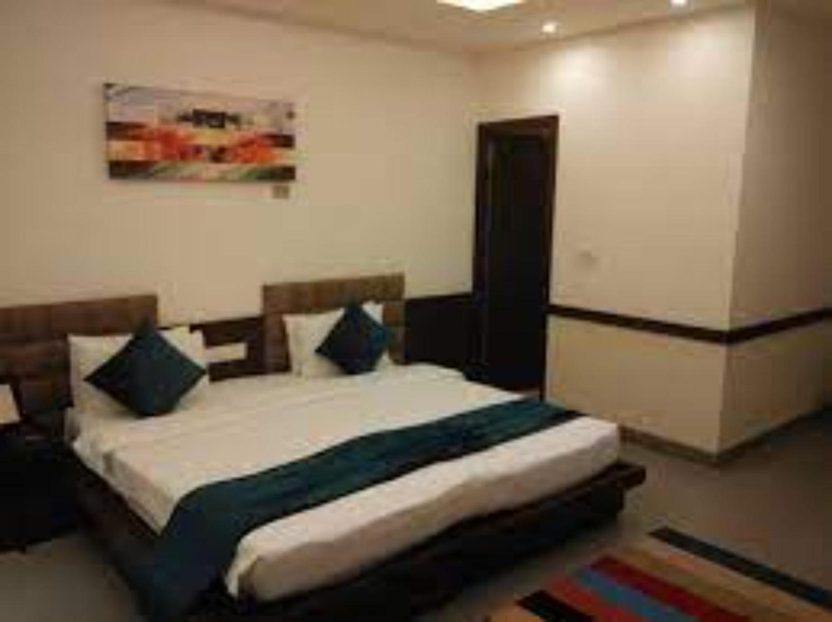 Amenda Sweet Igi Airport New Delhi